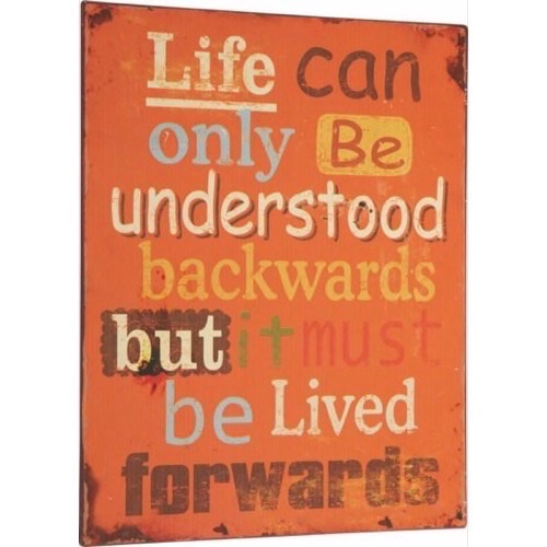 Metal skilt 26x35cm Life Can Only Be Understood Backwards But It Must Be Lived Forwards