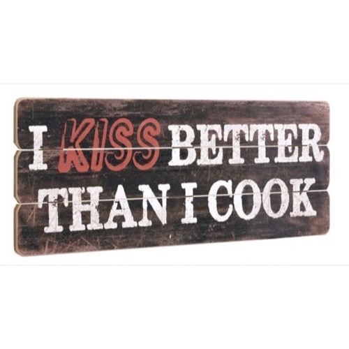 Træ skilt I Kiss Better Than I Cook 80x30cm - Se flere Træ skilte