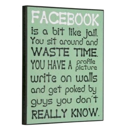 Antik look Træ skilt Facebook Is A Bit Like Jail... 25x30x2cm