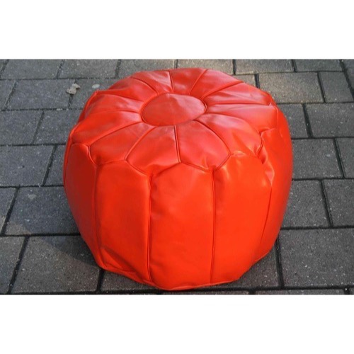 Marokkopude knald orange i kunstlæder 55x35cm